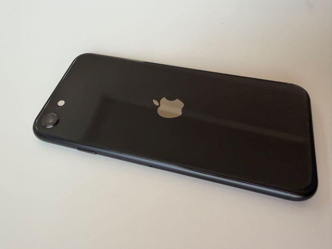 《美品》Apple iPhone SE第二世代 256GB ブラック