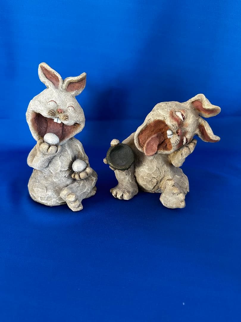 田辺ヒデキ氏作　ウサギの人形　2体