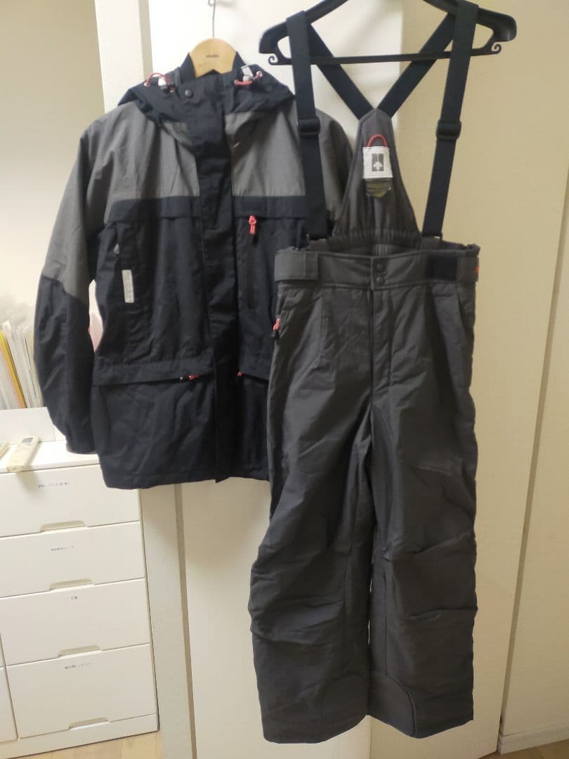新品 DESCENTE デサントスキー スノボー上下セット 黒灰 S