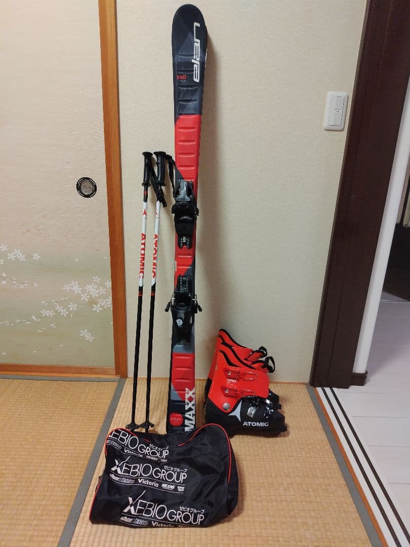 スキーセット板140cm　ATOMICブーツ25/25.5cm　ポール100cm