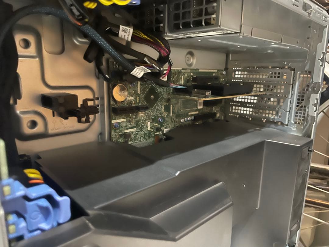 Dell PowerEdge T360 サーバー