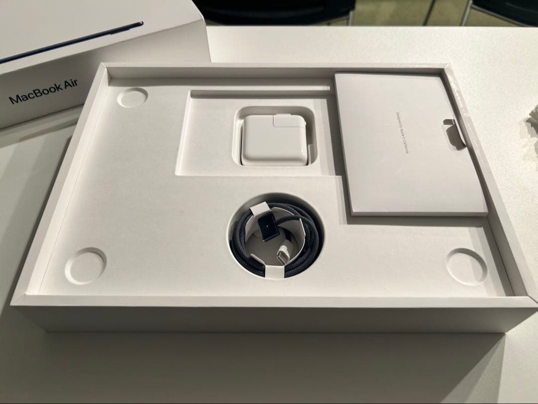 M2 MacBook 13インチ 256GB