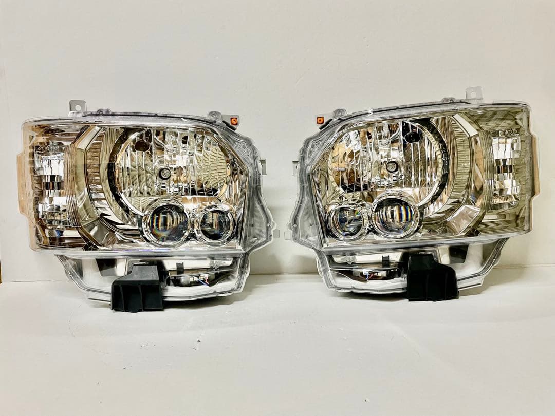 K氏　新車外し 200系 ハイエース ダークプライム 純正 LED