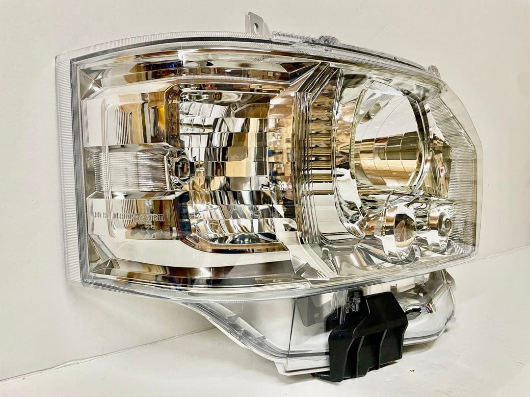 K氏　新車外し 200系 ハイエース ダークプライム 純正 LED