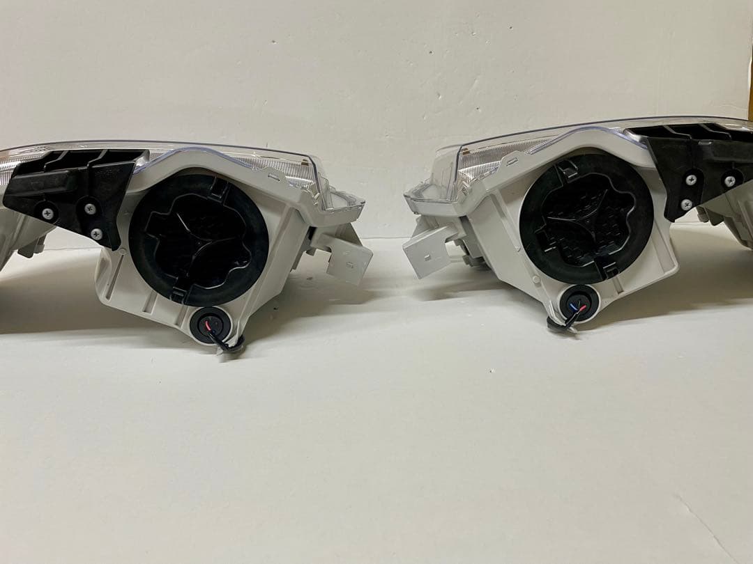 K氏　新車外し 200系 ハイエース ダークプライム 純正 LED