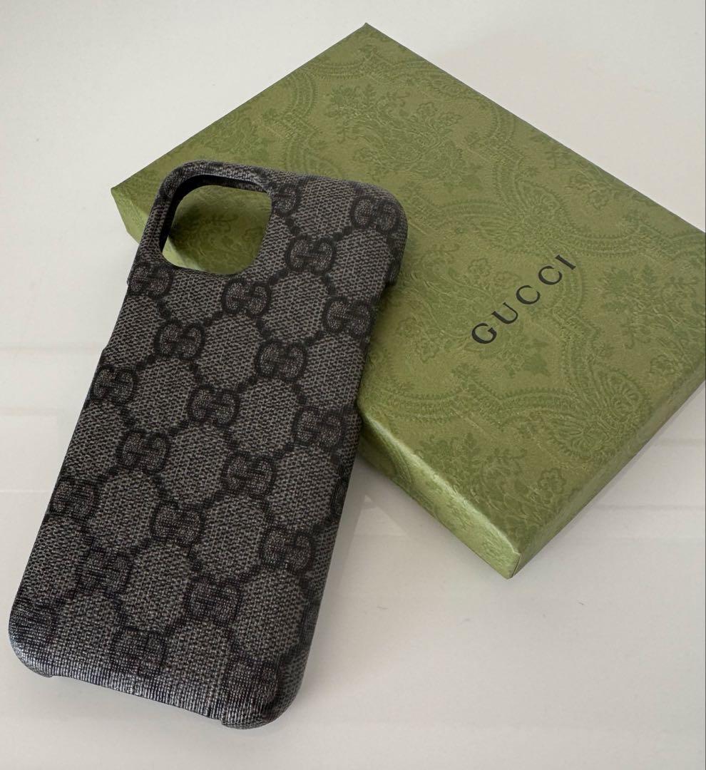 GUCCI iPhone15ケース GGパターン グレー/ブラック