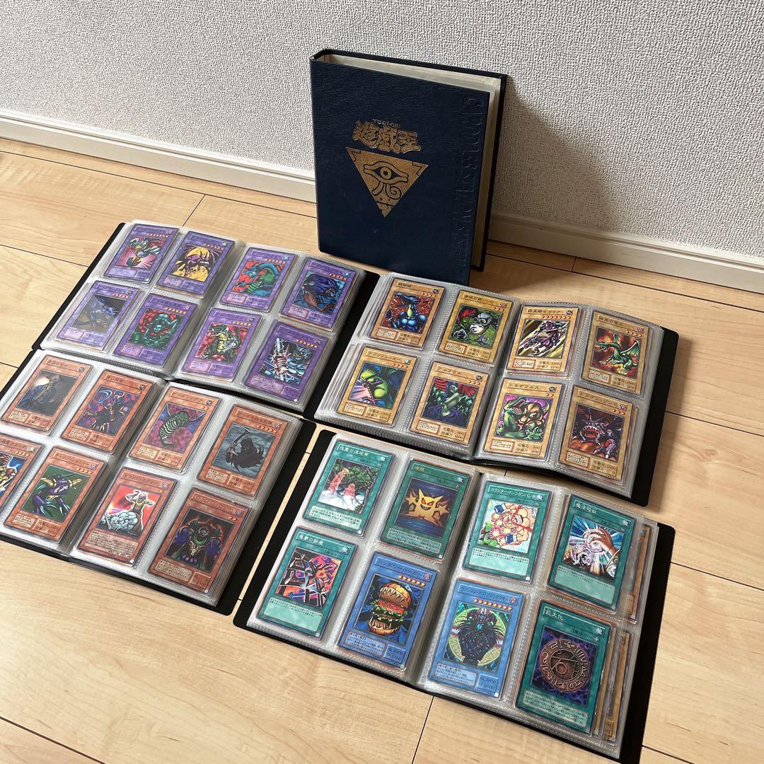 【初期】遊戯王カード　引退品　キラ含む　1054枚　まとめ売り　ファイル付き