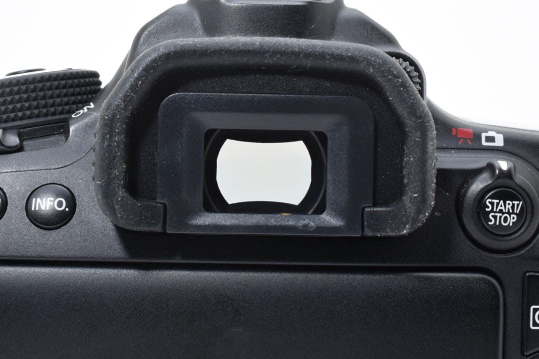 デジタル一眼レフカメラ/Canon EOS 70D標準&望遠ダブルレンズセット