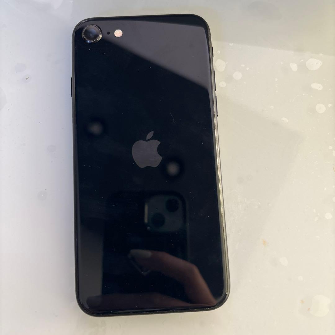 Apple iPhone se 第3世代　ブラック 本体　64G