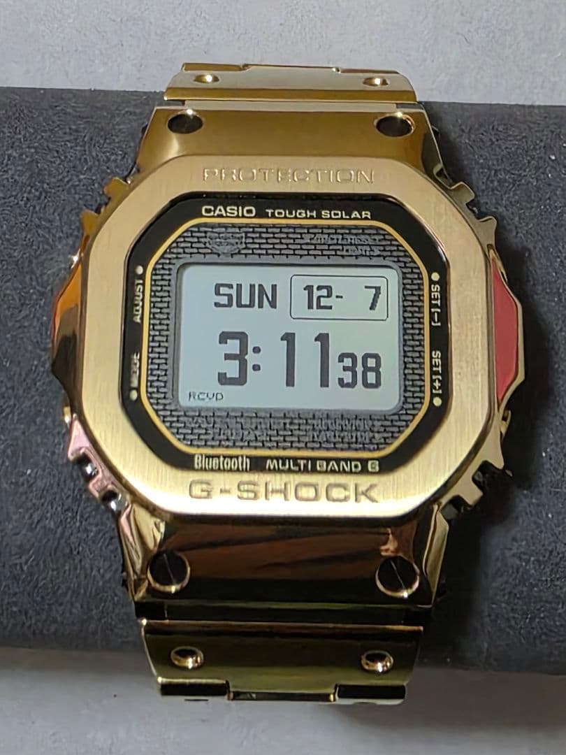 （た～さん専用）ほぼ新品G-SHOCK フルメタル　GMW-BZ5000GD