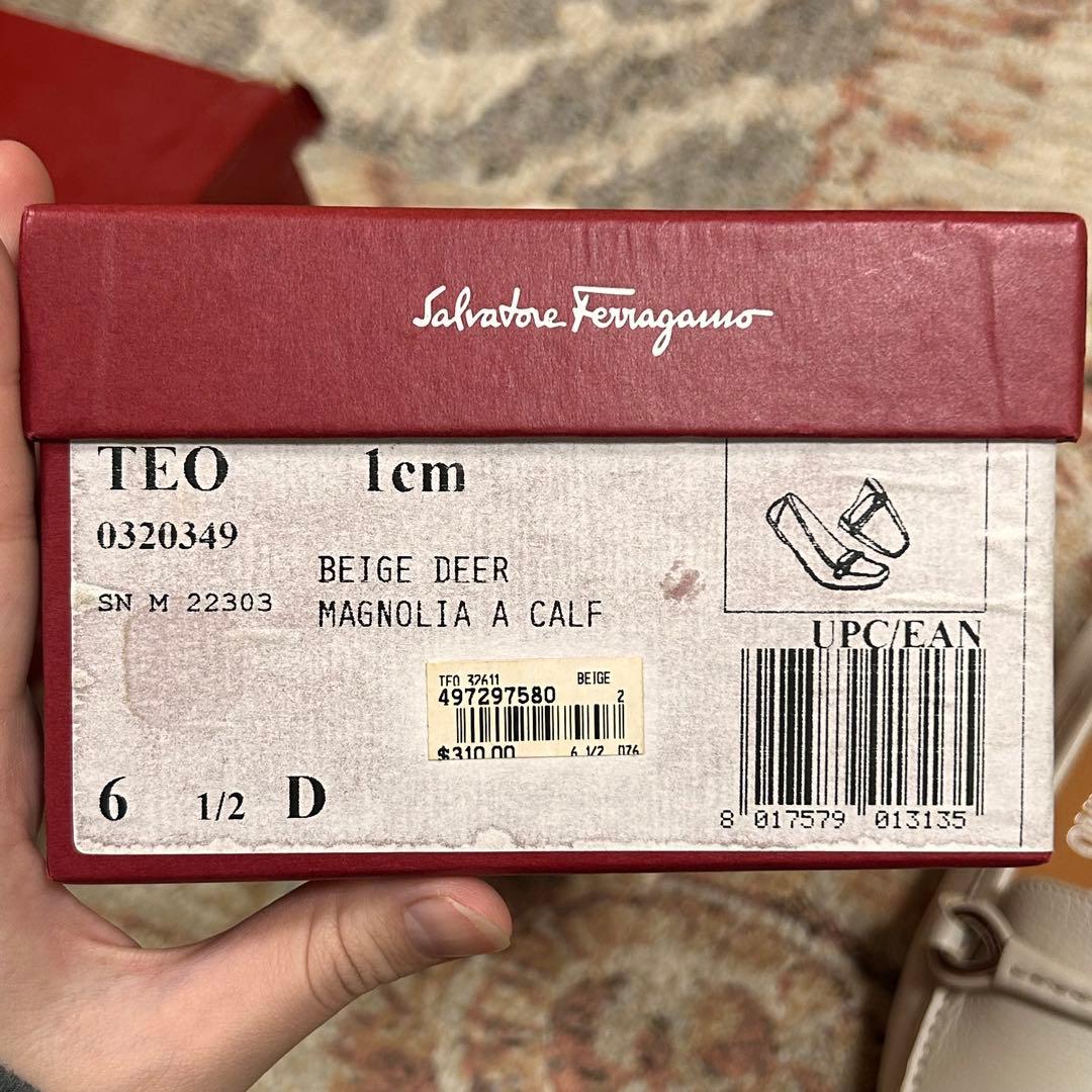 Salvatore Ferragamoドライビングシューズ　ローファー 23.5