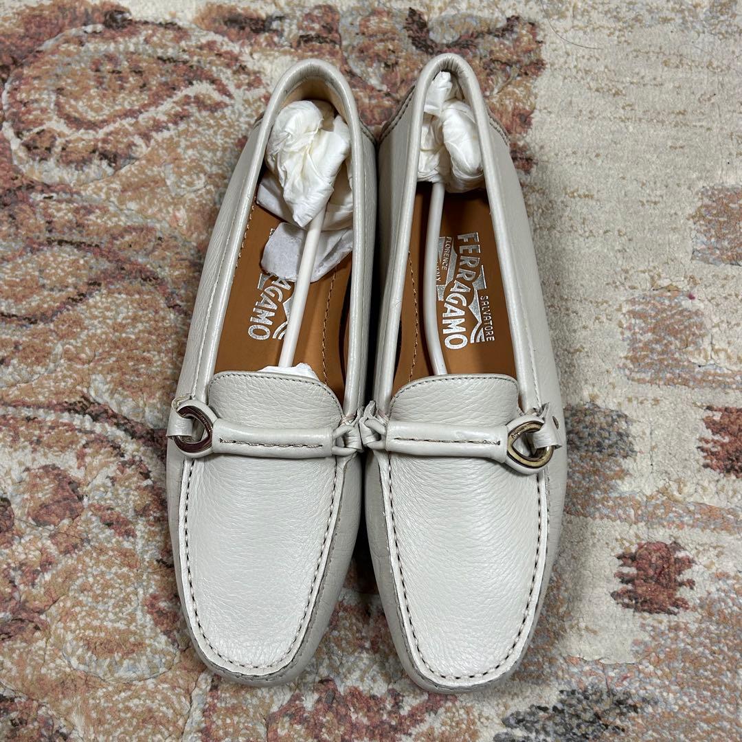 Salvatore Ferragamoドライビングシューズ　ローファー 23.5
