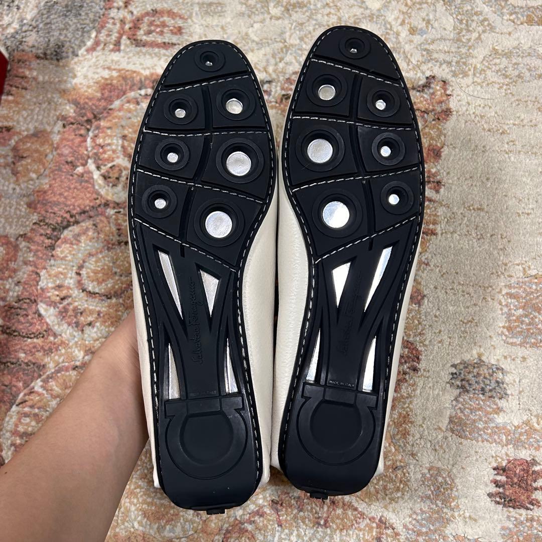 Salvatore Ferragamoドライビングシューズ　ローファー 23.5
