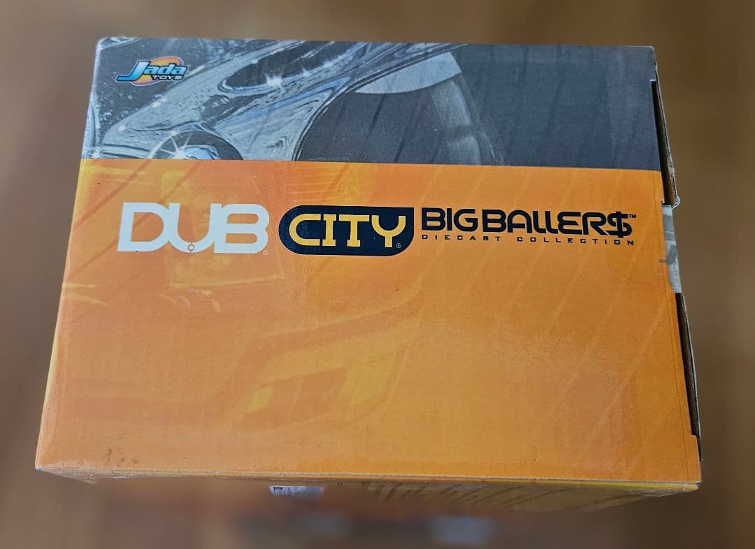 ミニカー DUB CITY Lincoln Navigator 1:18