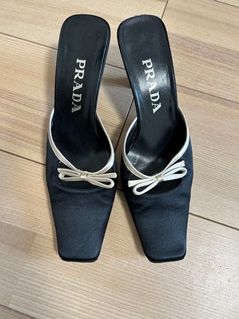 PRADA ブラック サテン ミュール リボン付き
