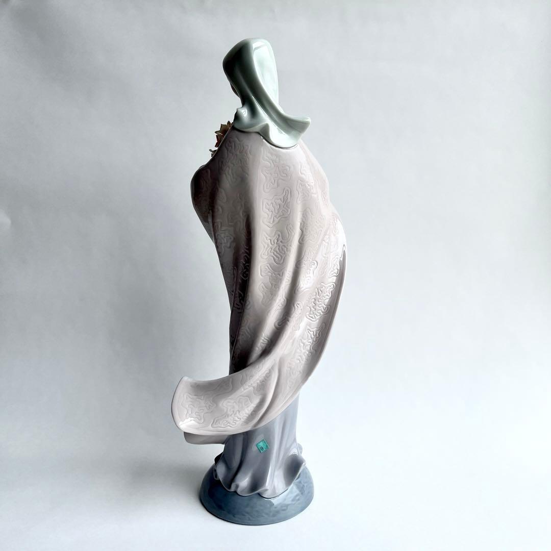 リアドロ　LLADRO 花を持つマリア　置物　陶器人形