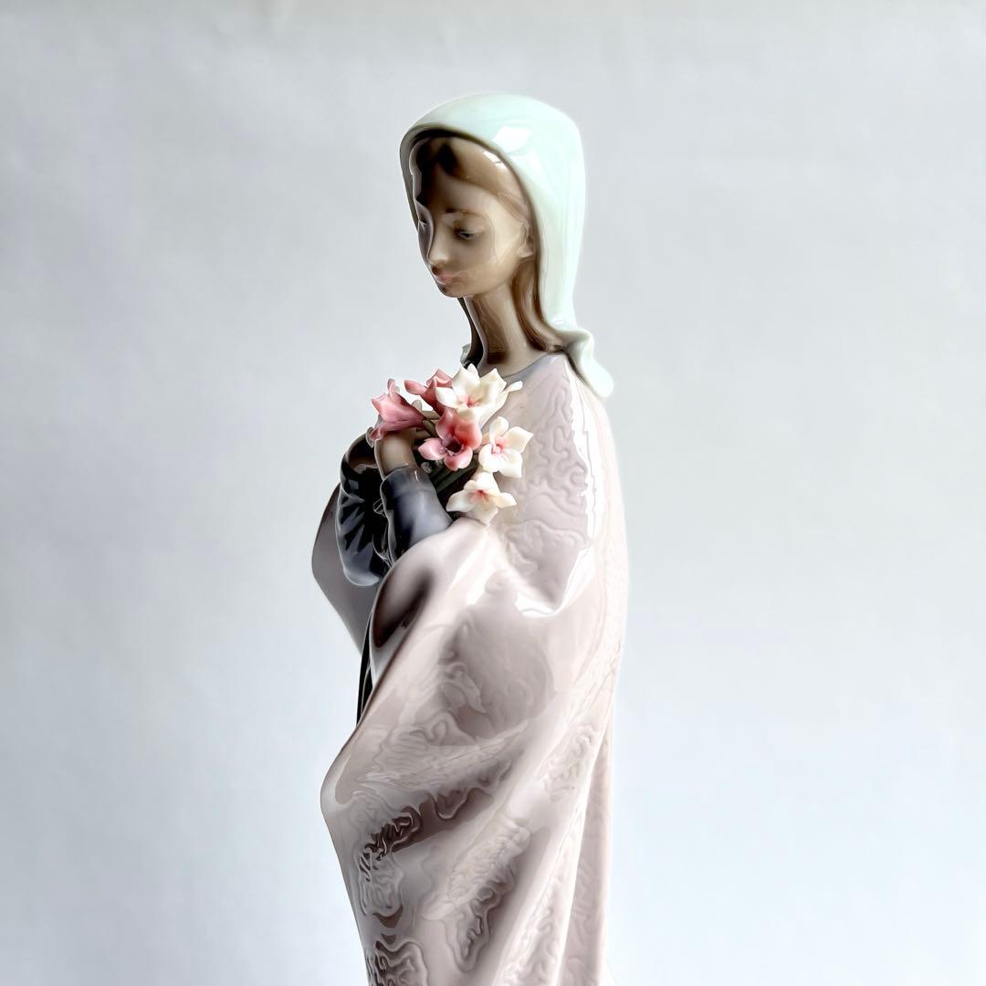 リアドロ　LLADRO 花を持つマリア　置物　陶器人形