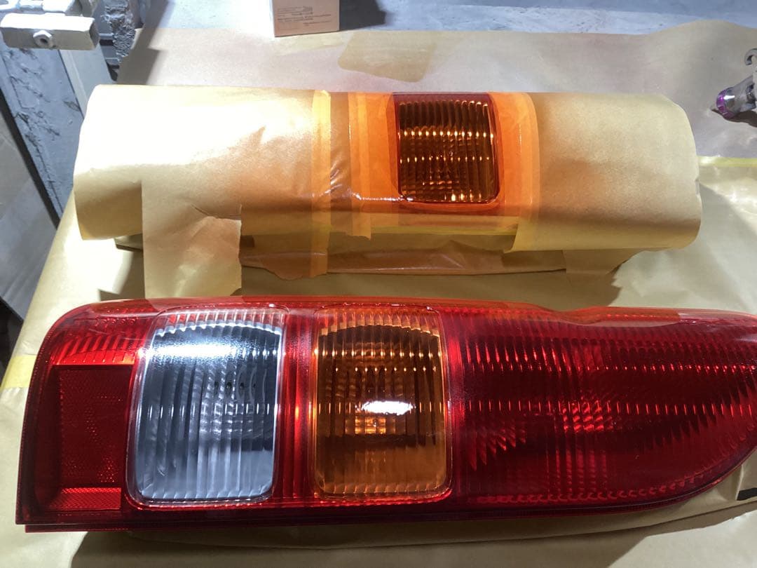 ハイエース200系3型DX純正テールランプ中古ベースグラデーションスモーク