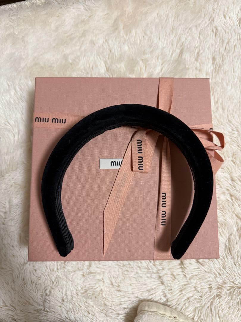 MIUMIU ベルベット ヘッドバンド カチューシャ