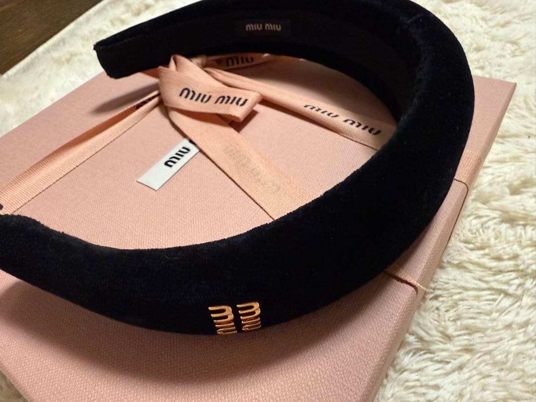 MIUMIU ベルベット ヘッドバンド カチューシャ