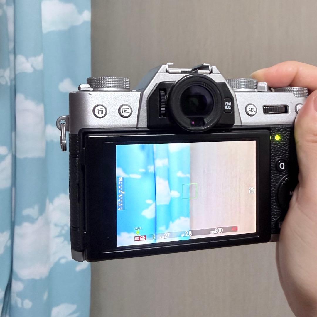 x-t20 ミラーレスカメラ シルバー　本体　レンズ　箱付き