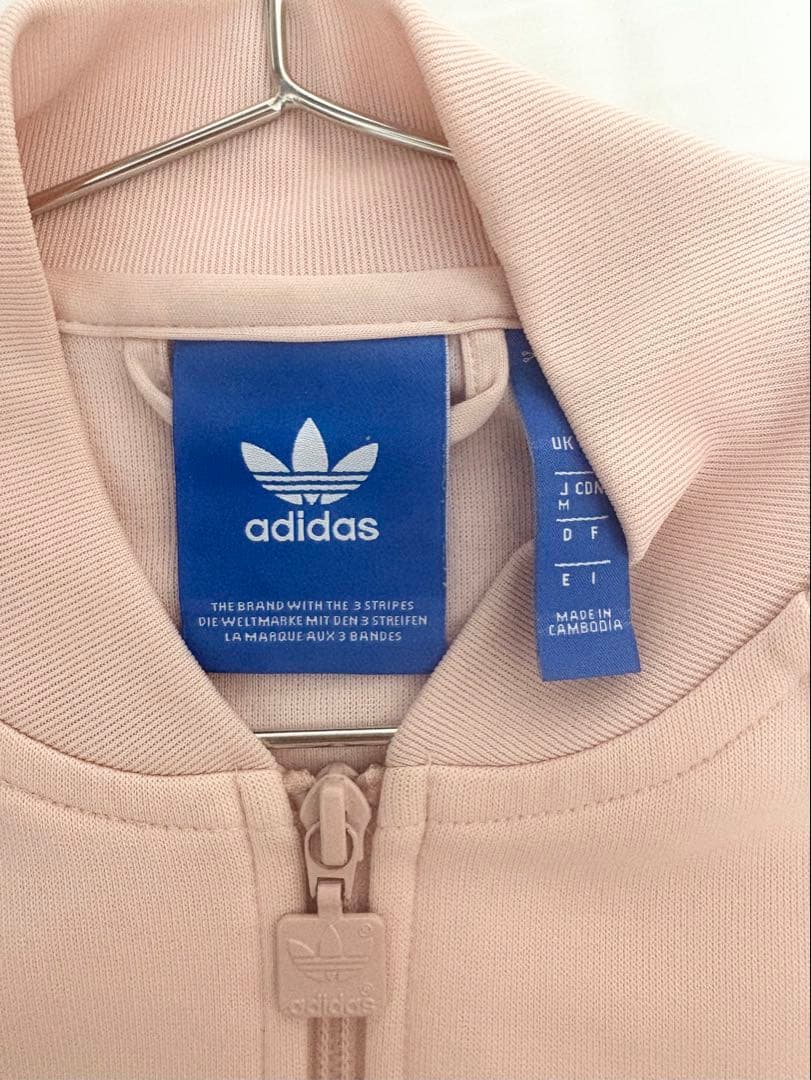 adidasoriginal ピンクパーカー