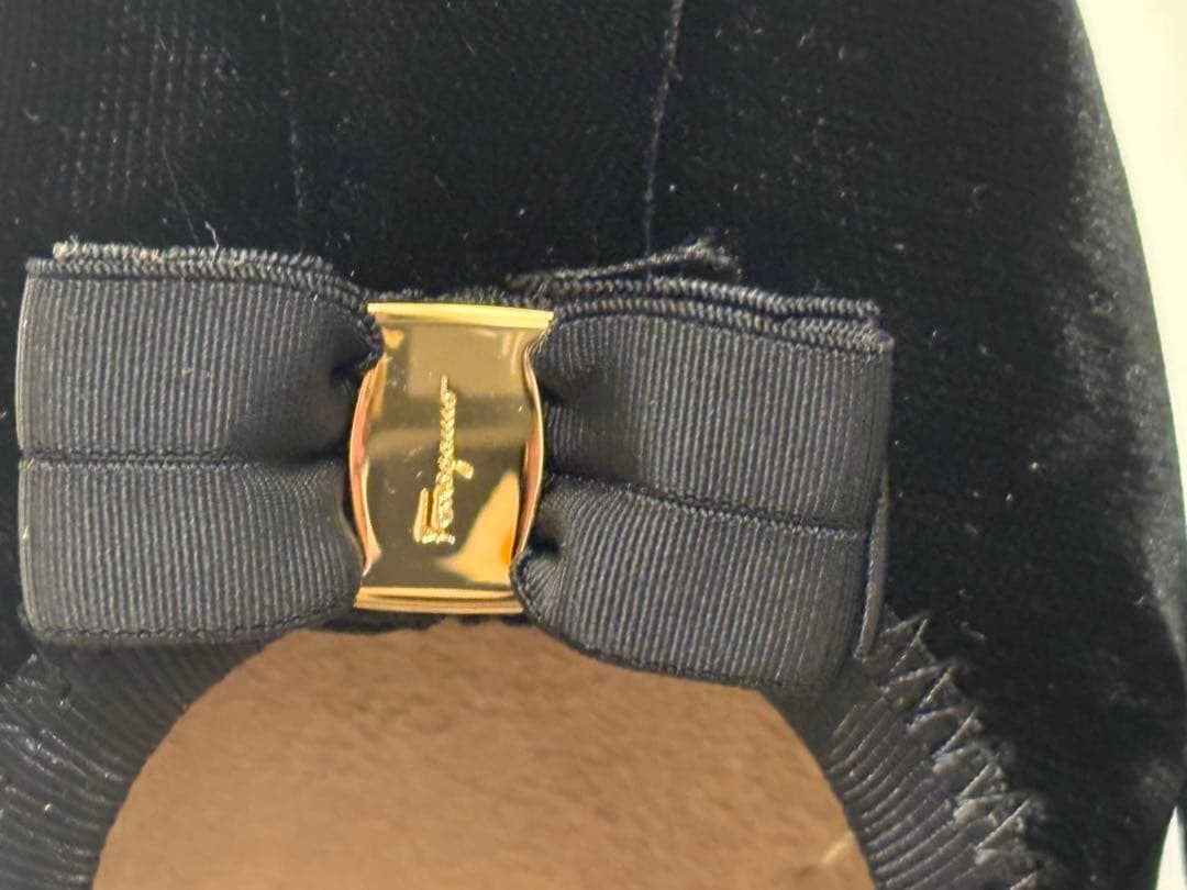 フェラガモ ヴァラ　バレエシューズ　ブラック