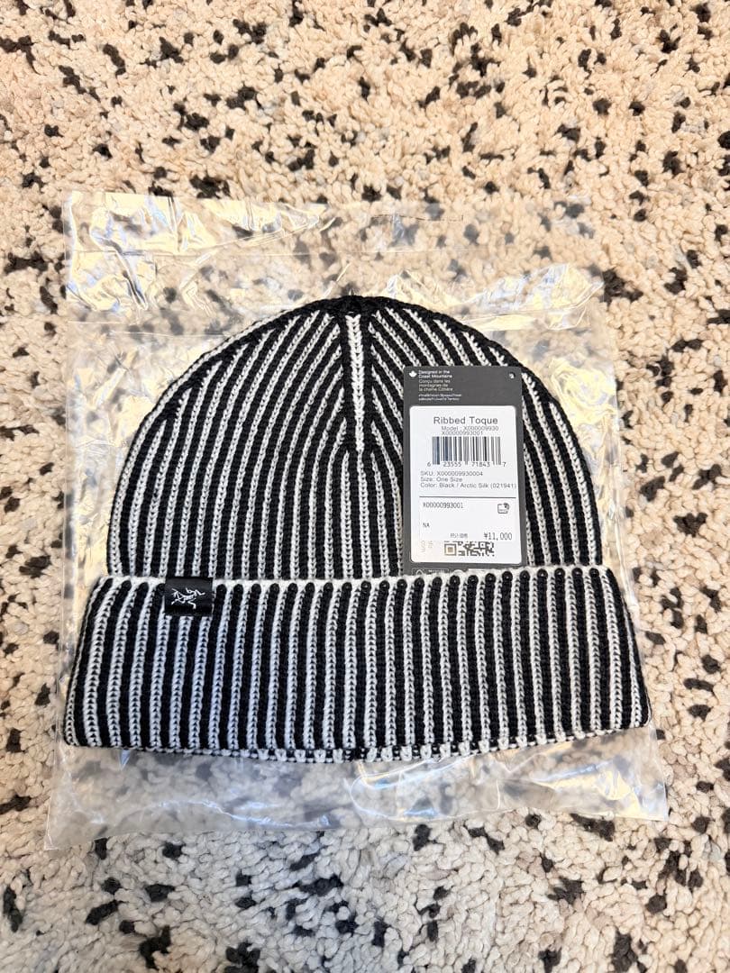 ARC’TERYXリブトーク ビーニー Black/ArcticSilk試着のみ
