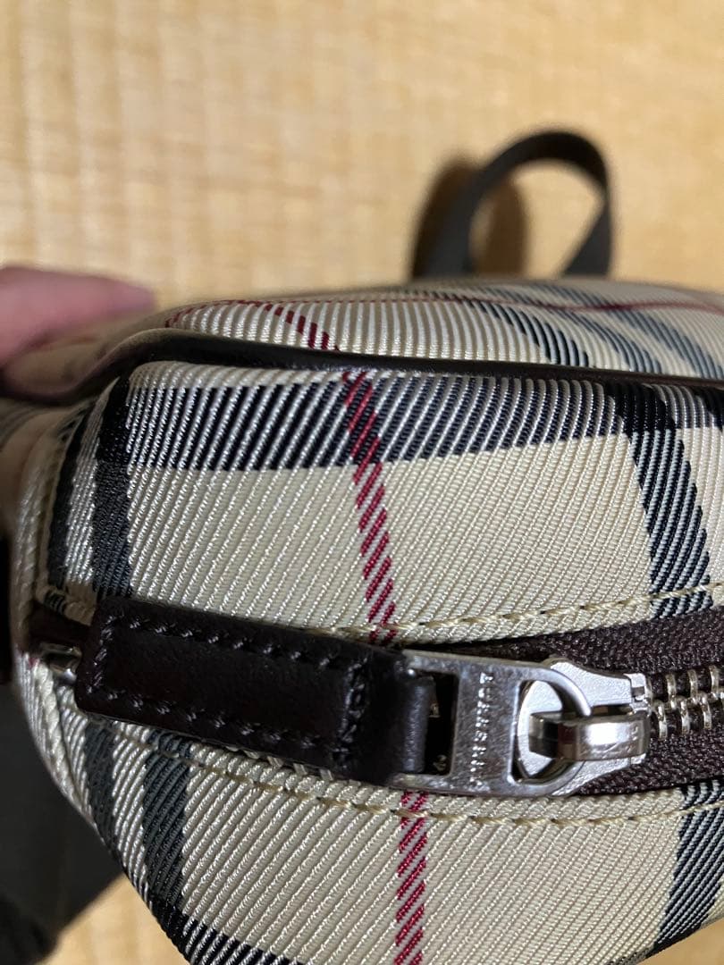 美品　BURBERRY ノバチェックショルダーバッグ