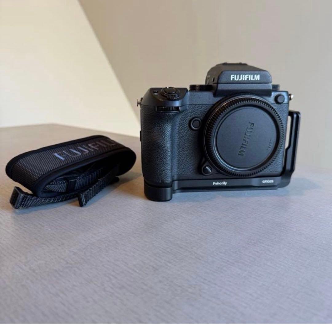 【arki】Fujifilm GFX 50S ミラーレス一眼 本体と付属品