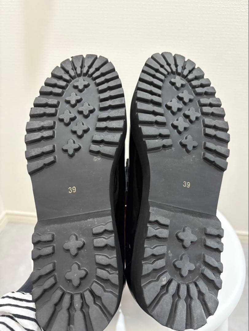 黒の光沢ローファー厚底ソール