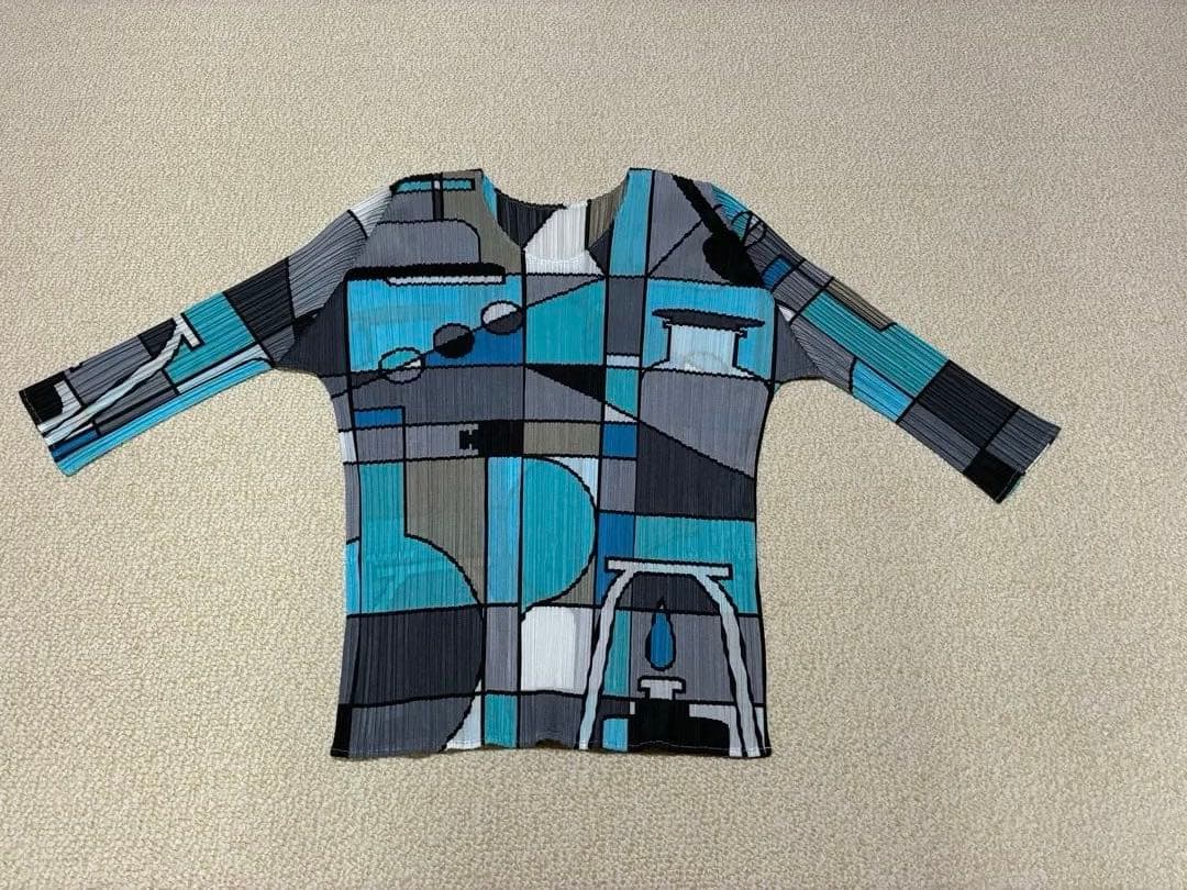 PLEATS PLEASE イッセイミヤケ　長袖トップス 幾何学模様