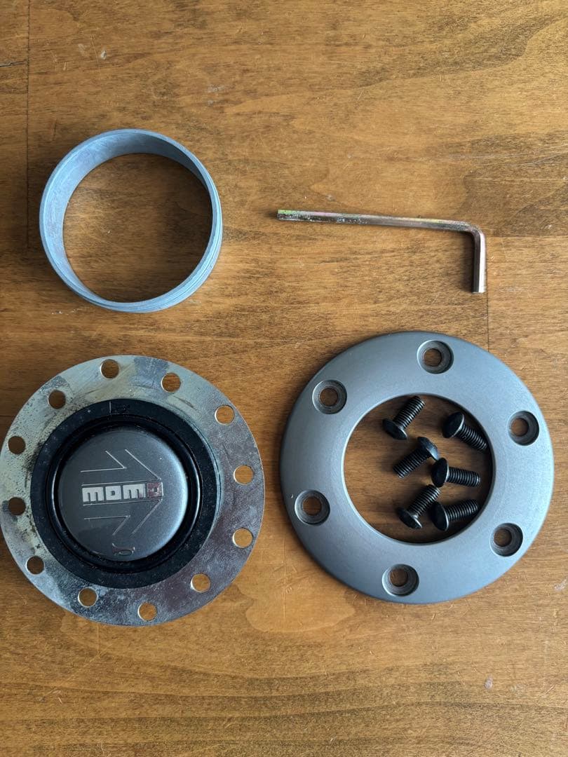 MOMO ステアリング RACE (350mm)