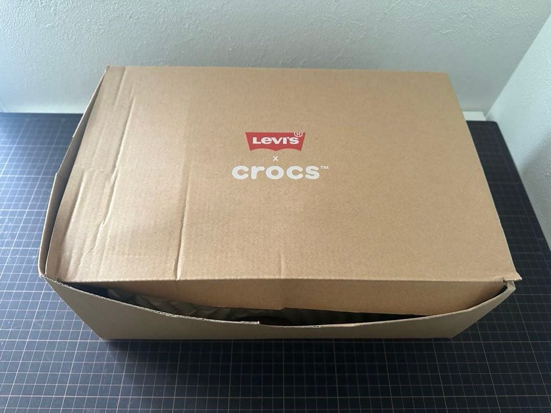 LEVI’S x crocs allterrainclog US11 DENIM