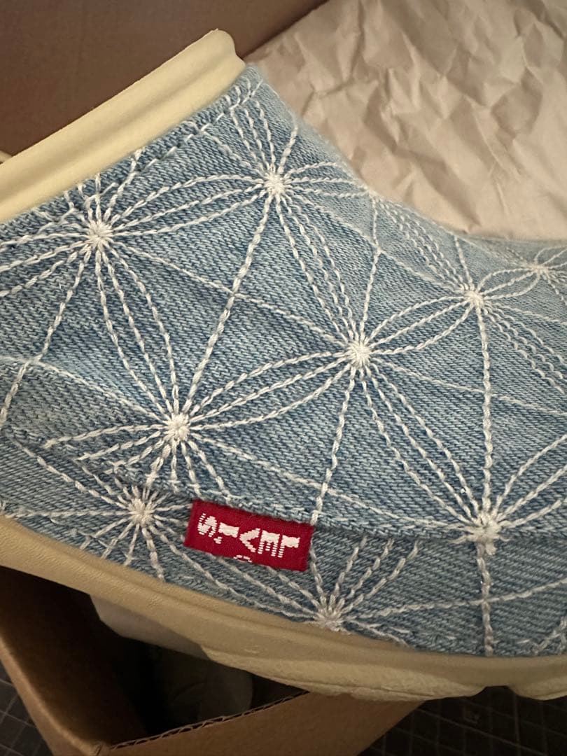 LEVI’S x crocs allterrainclog US11 DENIM