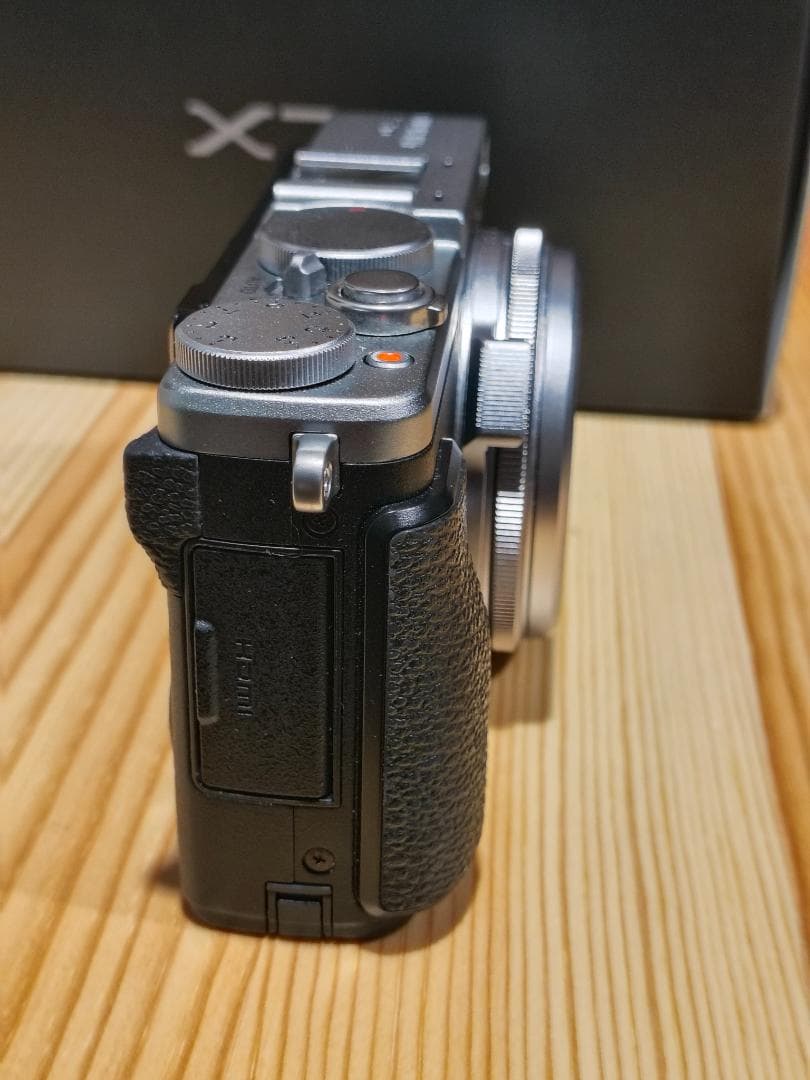 Fujifilm X70 コンパクトデジタルカメラ
