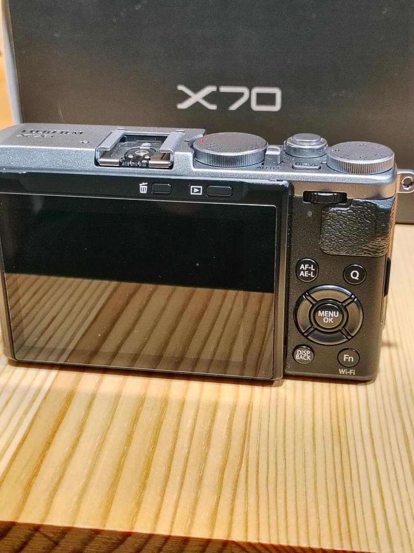 Fujifilm X70 コンパクトデジタルカメラ