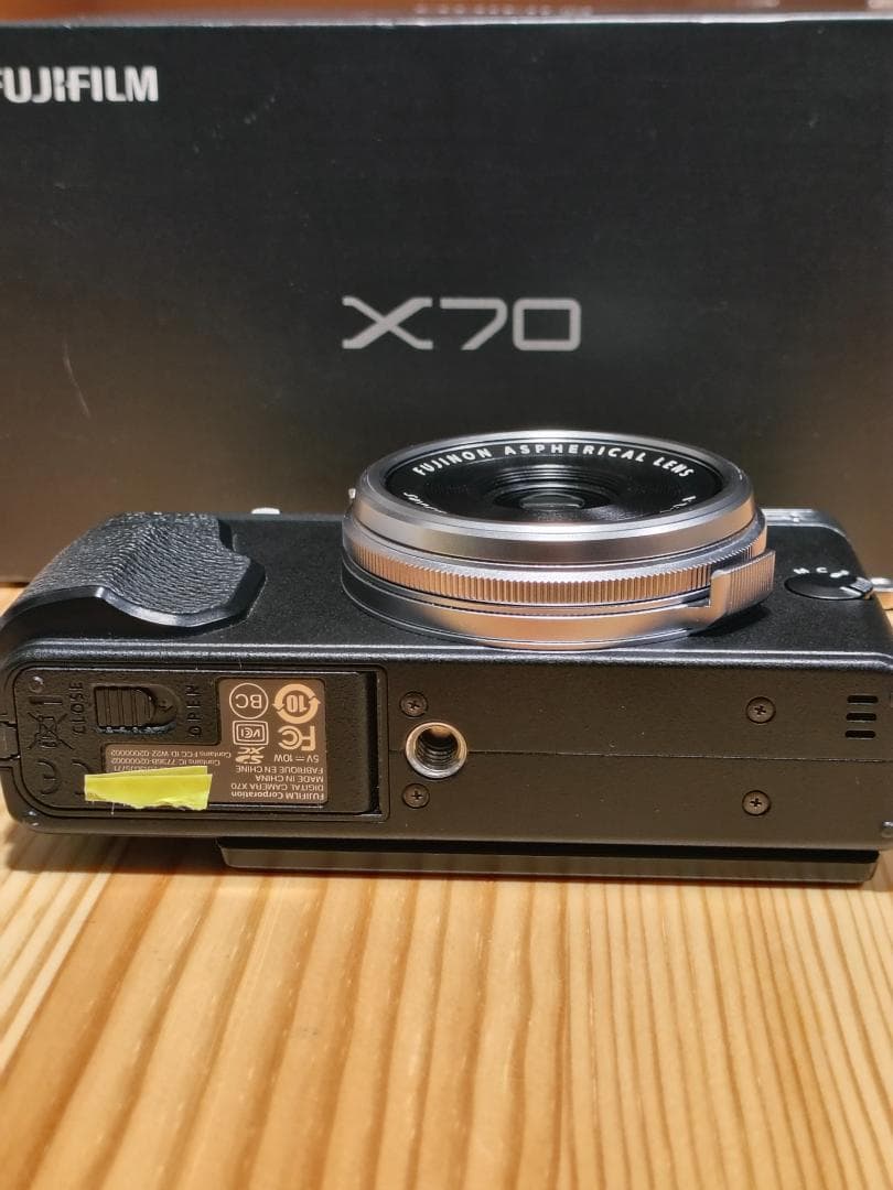 Fujifilm X70 コンパクトデジタルカメラ