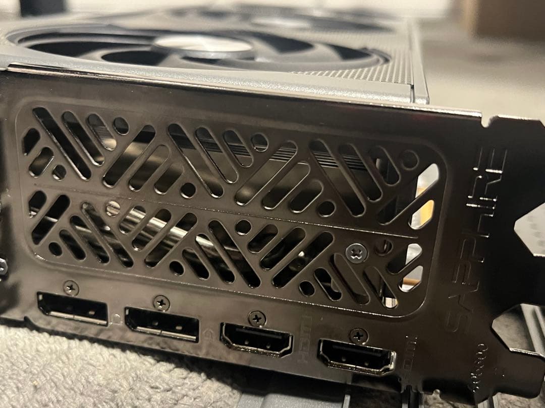 SAPPHIRE NITRO+ Radeon RX 9070 XT 1ヶ月使用