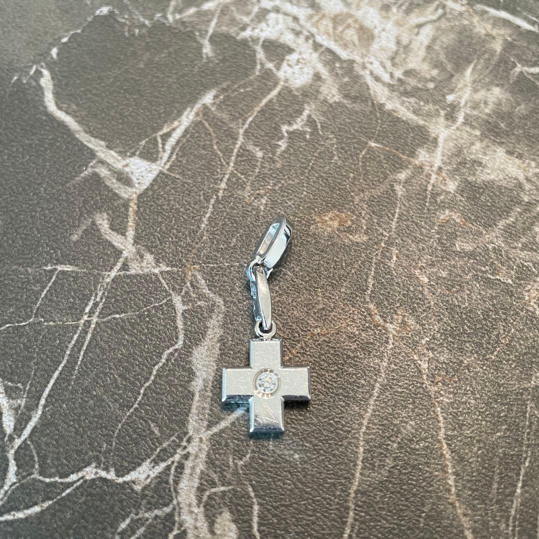 Cartier プラチナ 十字架型チャーム ダイヤ付き