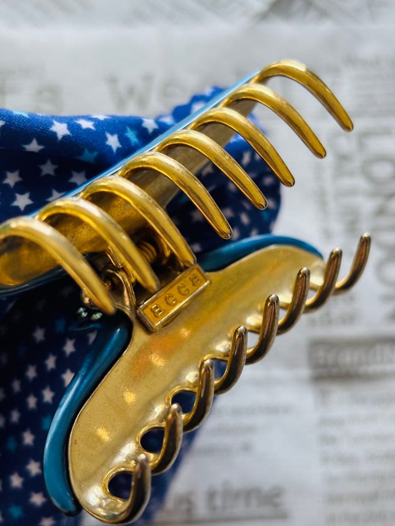 accaヘアクリップ 青 スワロフスキー