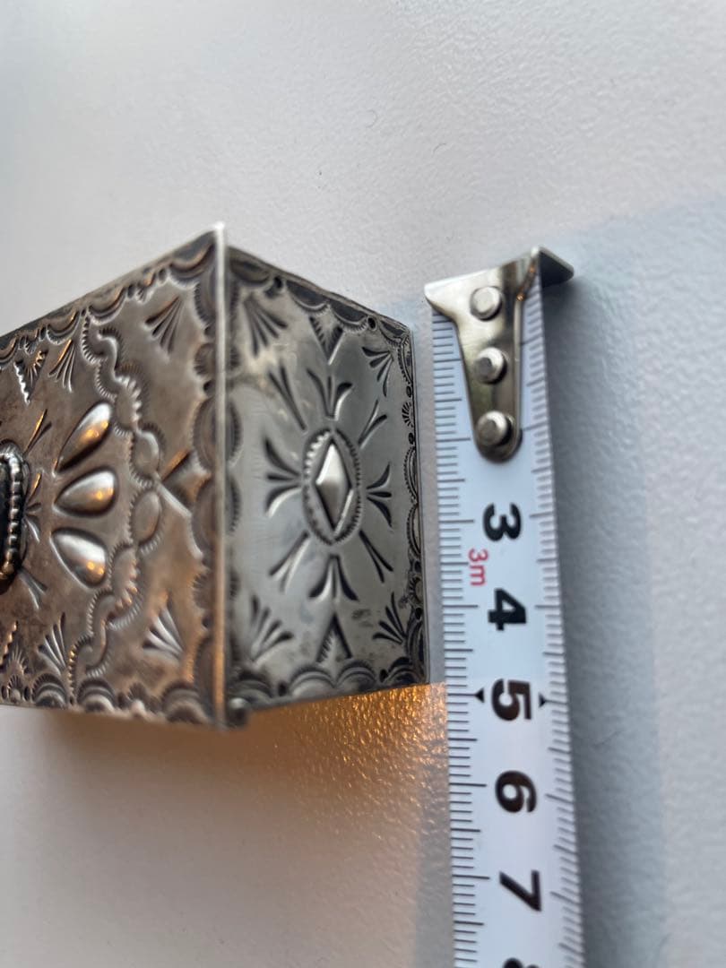 ナバホ族ジェリー・N・プラテロターコイズ付き銀製ボックス