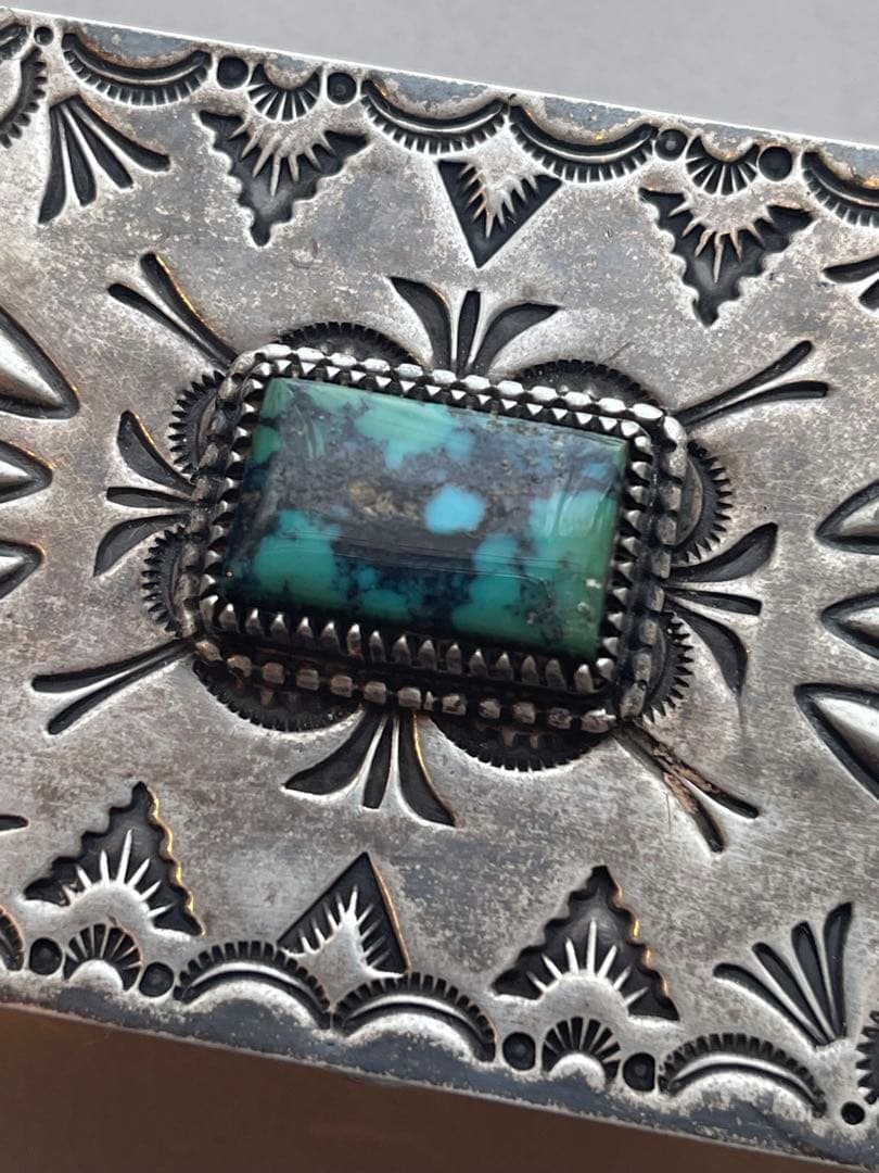 ナバホ族ジェリー・N・プラテロターコイズ付き銀製ボックス