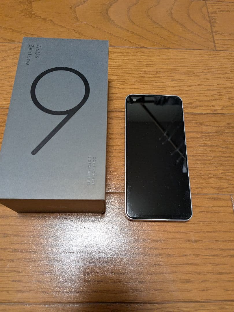 Zenfone9 ホワイト