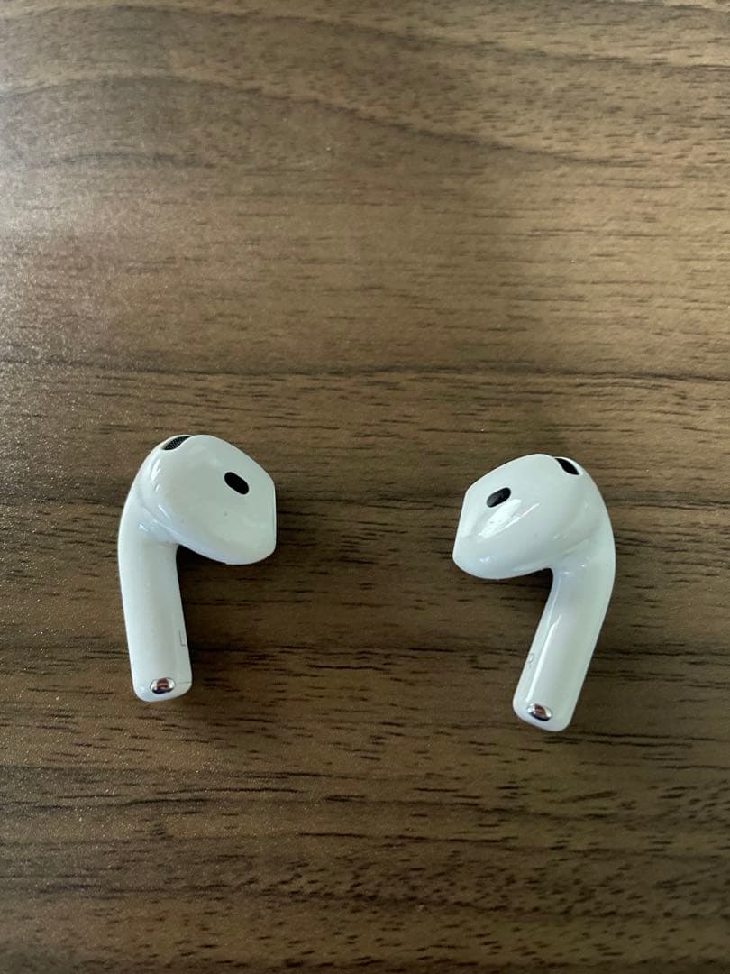 Apple AirPods 4 本体 ケース付き