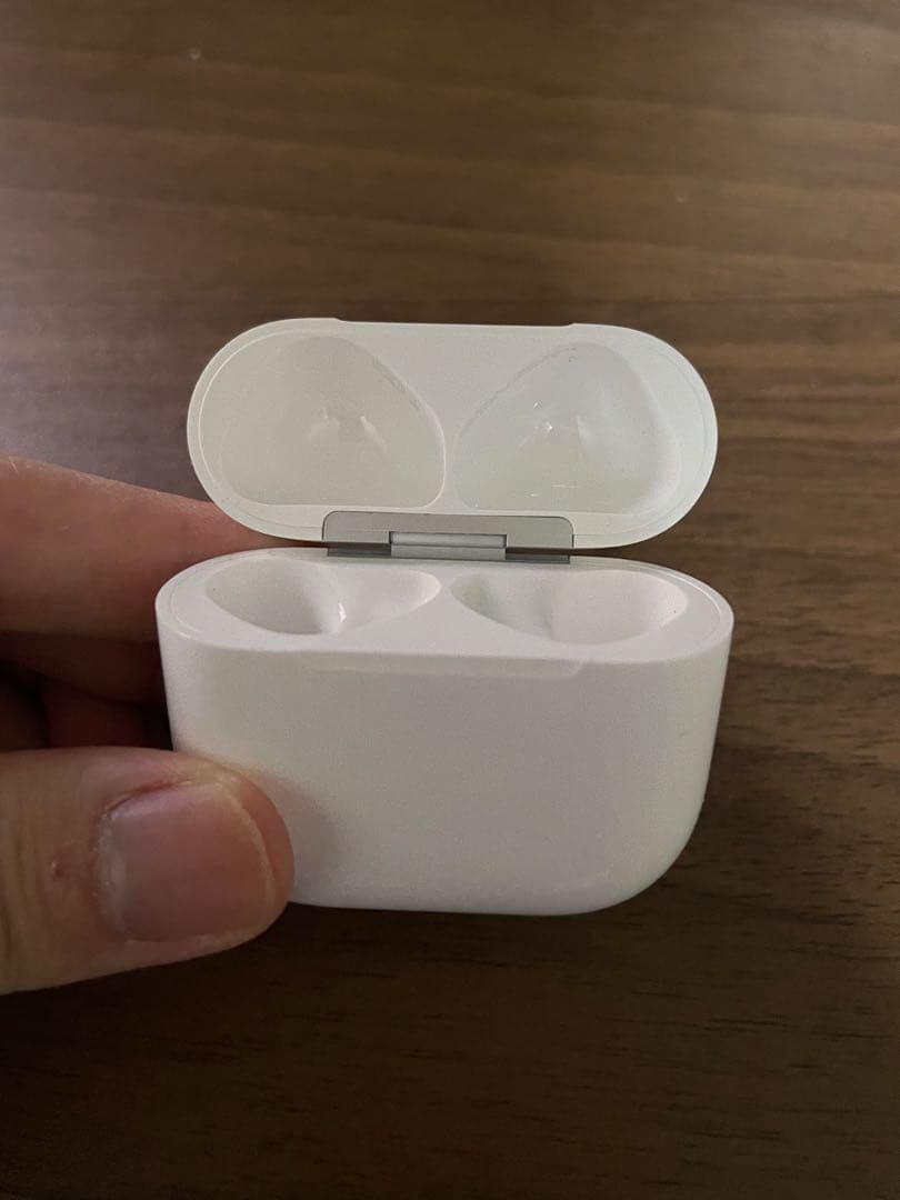 Apple AirPods 4 本体 ケース付き