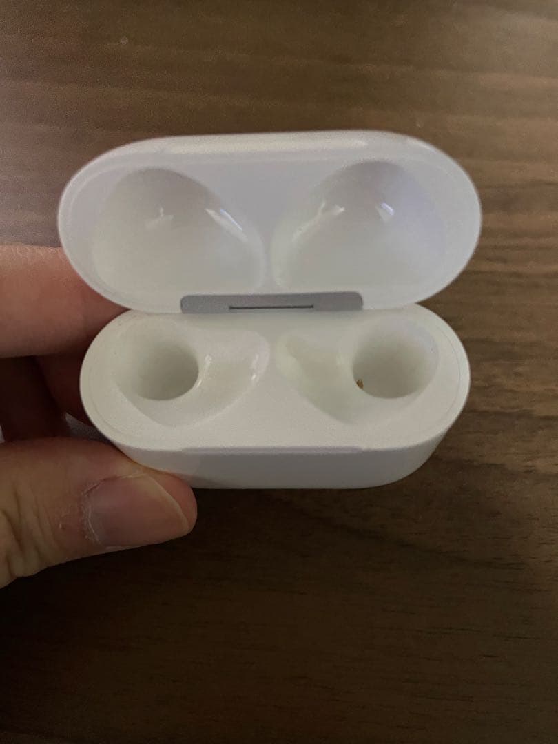 Apple AirPods 4 本体 ケース付き