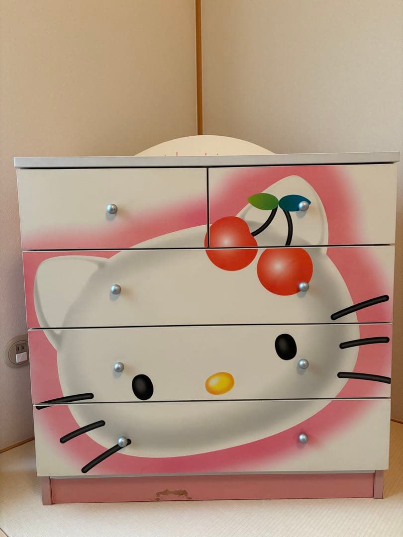 ハローキティ　木製タンス