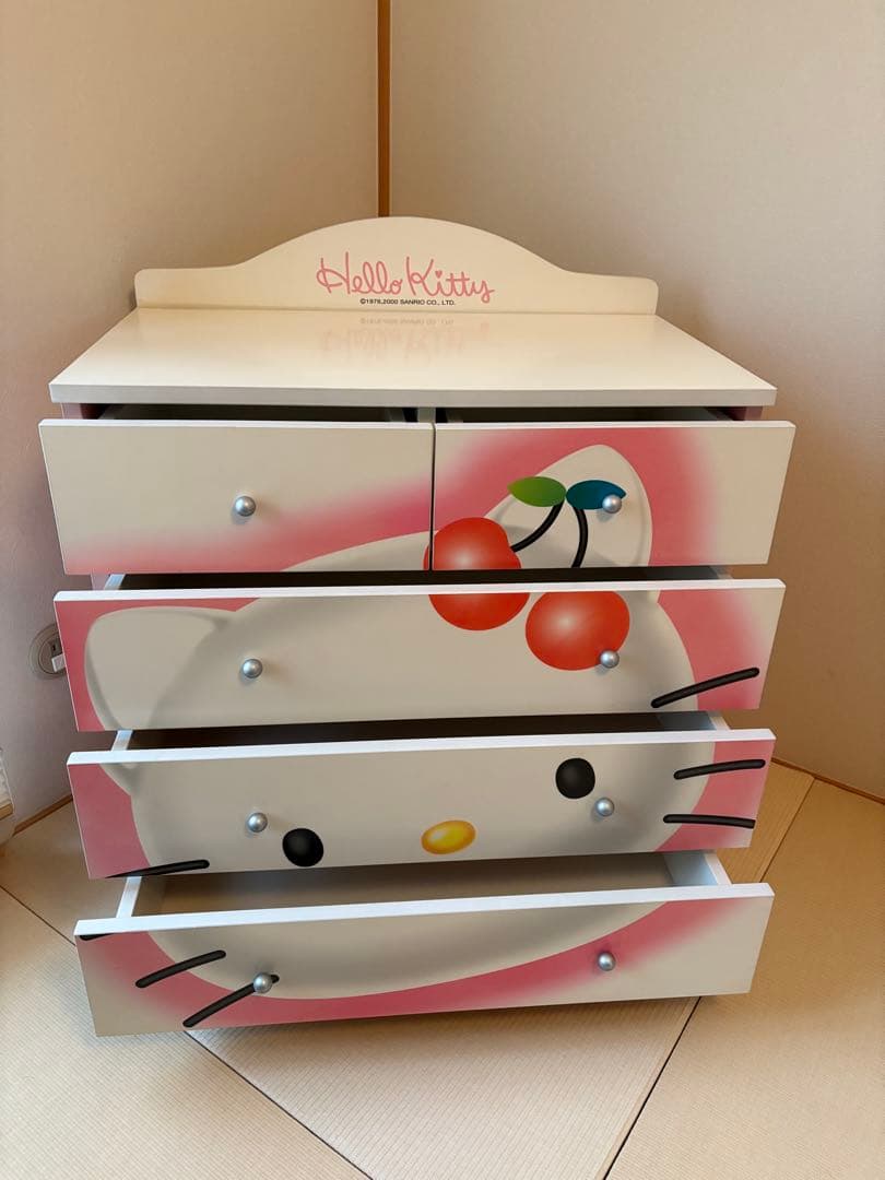 ハローキティ　木製タンス
