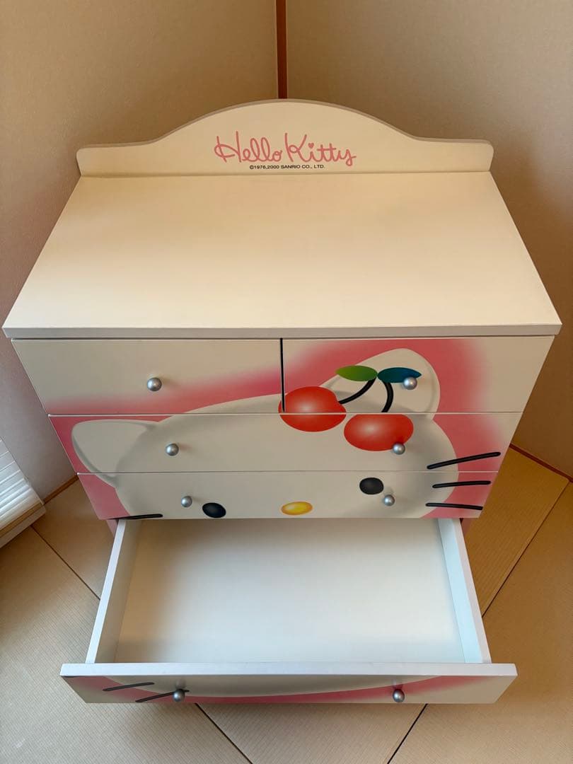 ハローキティ　木製タンス